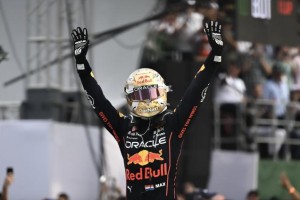 九游体育-维斯塔潘还能破舒马赫纪录？维特尔：他会赢满16场